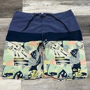 Quiksilver Highline Blue Floral Mens 33 Stretch Beachy Board Athletic Shorts EUC
